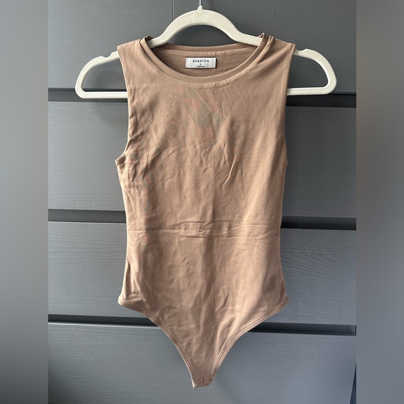 Aritzia babaton tan seamless sculpt sleeveless bodysuit size medium - Picture 1 of 3